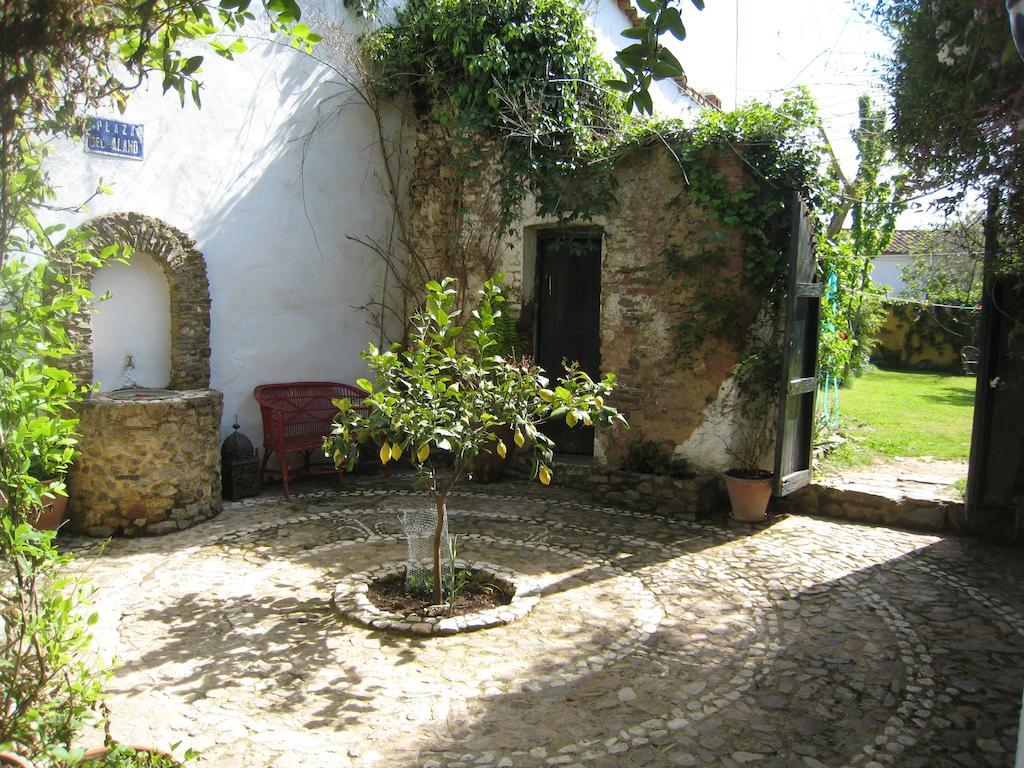 Отель Posada Del Castano Кастанио-де-Робледо Экстерьер фото